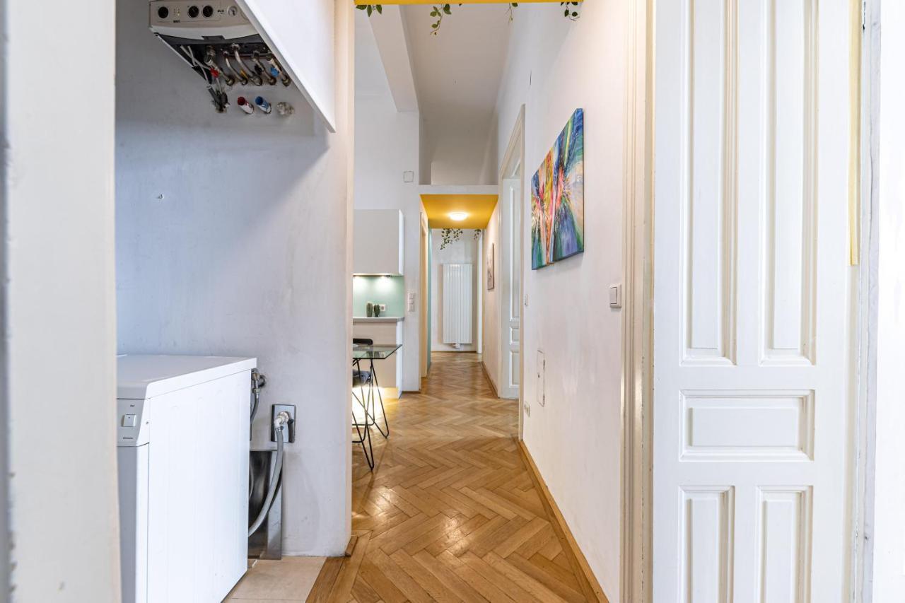 The Hub By Jr * Vienne